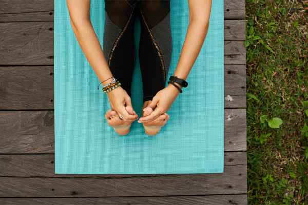 Online Yoga for Beginners - Bare Feet