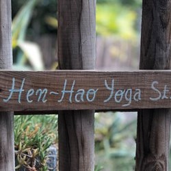 Hen-Hao Anne Lahaye Yoga logo